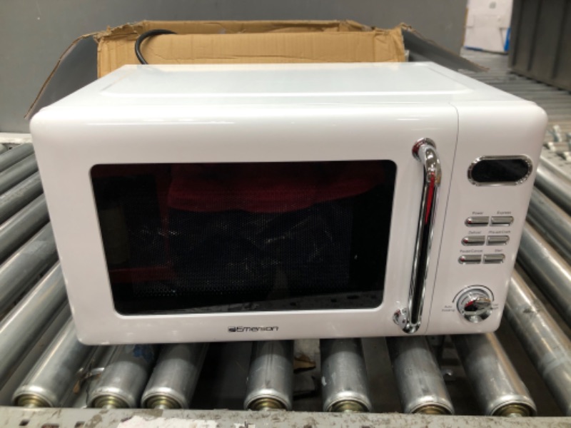 Photo 2 of Emerson Radio MWR7020W Digital, 700W with 5 Micro Power Levels, 8 Pre-Programmed Settings, Express & Defrost, Chrome Handle & Control Buttons, Timer & LED Display Microwave Oven, 0.7, Retro White
