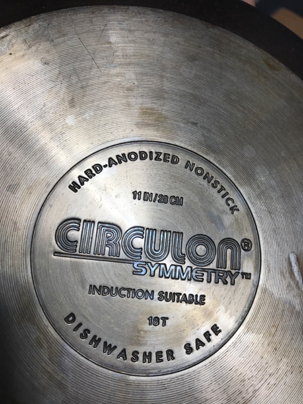 Photo 6 of **USED**
Circulon Symmetry Hard-Anodized Nonstick Frying Pan, 11-Inch, Chocolate