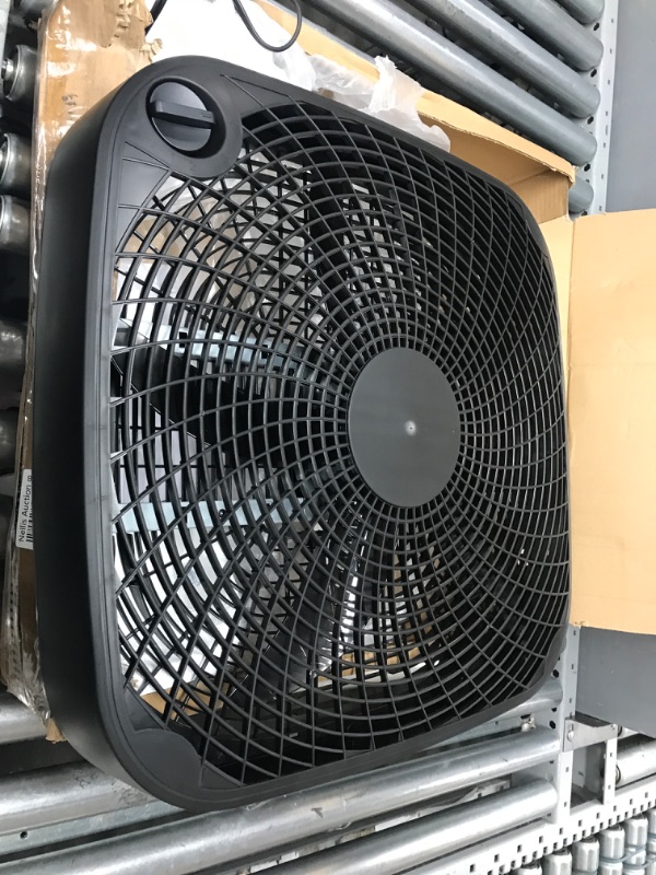 Photo 2 of Amazon Basics 3 Speed Box Fan, 20-Inch 20-inch Box Fan