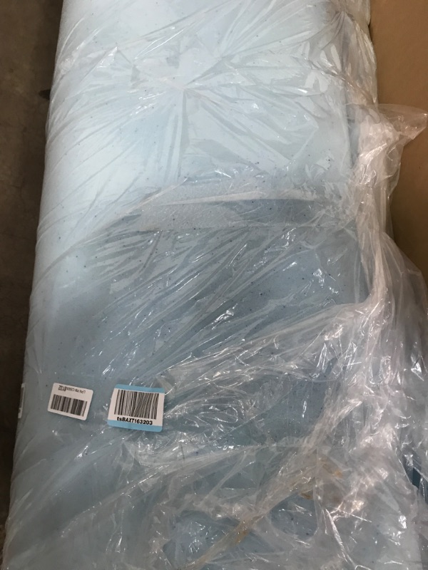 Photo 1 of 3 INCH   LARGE BED TOPPER