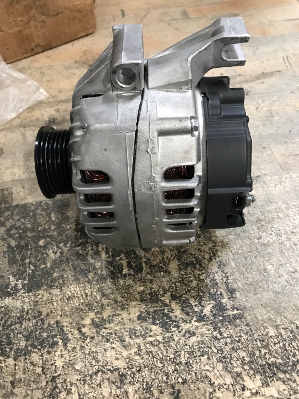 Photo 2 of ACDelco GM Genuine Parts 15279852 Alternator