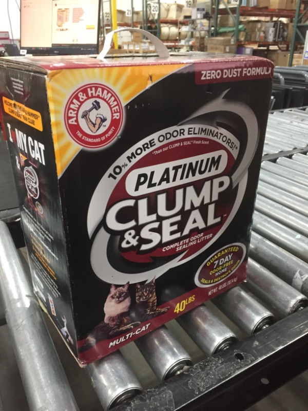 Photo 2 of ARM & HAMMER Clump & Seal Platinum Cat Litter
