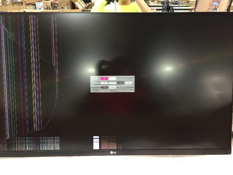 Photo 3 of [FOR PARTS ONLY] LG 32UP550-W 32 4K UHD WLED LCD Monitor 16:9 White
