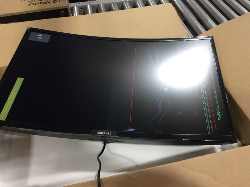 Photo 3 of SAMSUNG LC27F398FWNXZA SAMSUNG C27F398 27 Inch Curved LED Monitor
CRACKED SCREEN