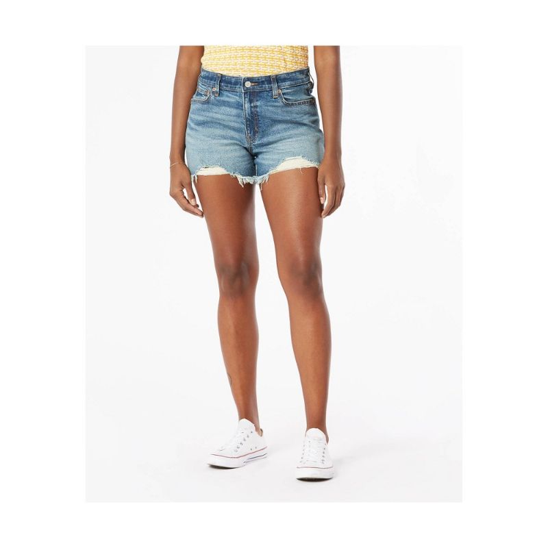 Photo 1 of DENIZEN® from Levi's® Women's High-Rise 3" Jean Shorts -
Size: 10
Color: solano beach
Age Group: adult
Material: Cotton