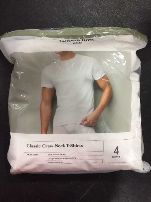 Photo 2 of Fruit of the Loom Men's classic crew neck t-shirts 4 pack