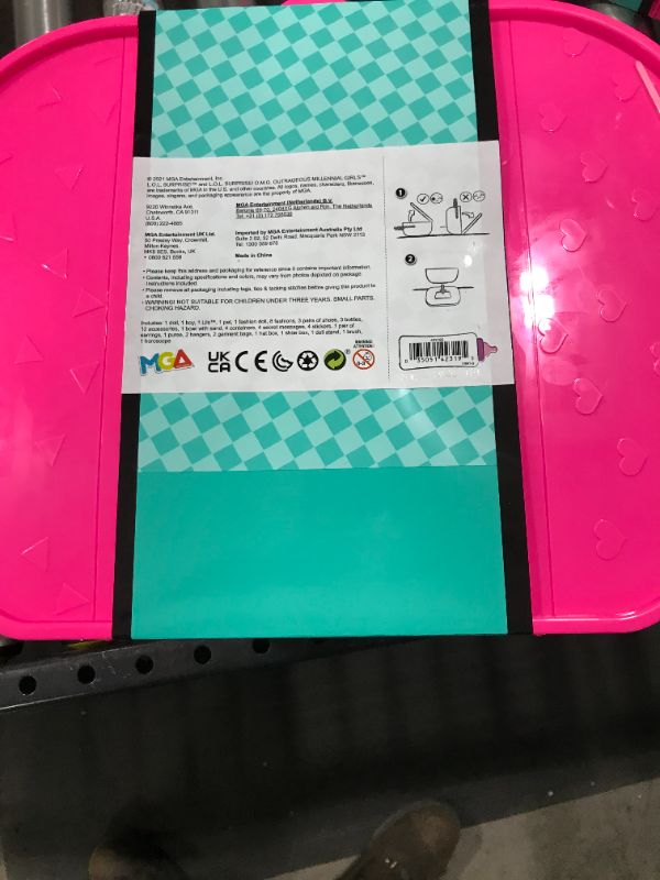Photo 1 of L.O.L. Surprise! O.M.G. Neon Q.T. Family Pack
