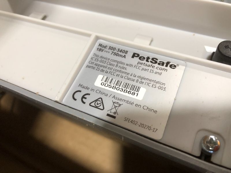 Photo 3 of PetSafe ScoopFree Original Automatic Self-Cleaning Cat Litter Boxes - Purple or Taupe - Ultra with Health Counter - Includes Disposable Litter Tray with 4.5 lb Premium Blue Crystal Cat Litter
