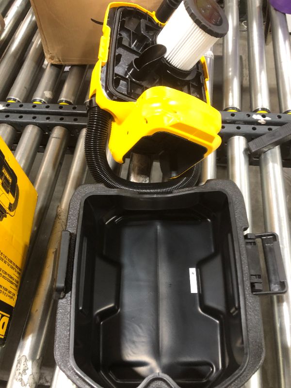 Photo 2 of DEWALT 20V MAX Vacuum, Wet/Dry, Tool Only (DCV581H)
