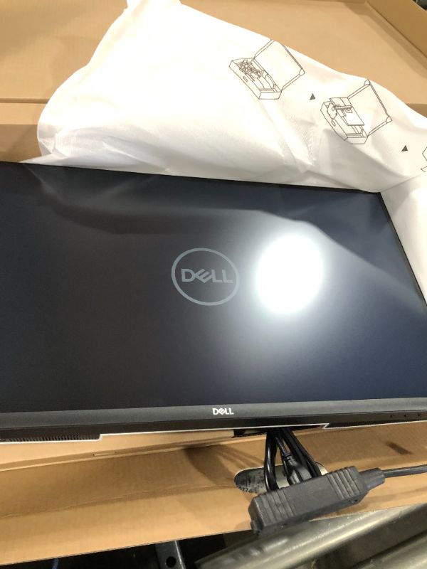 Photo 4 of Dell UltraSharp 27 4K USB-C Hub Monitor - U2723QE