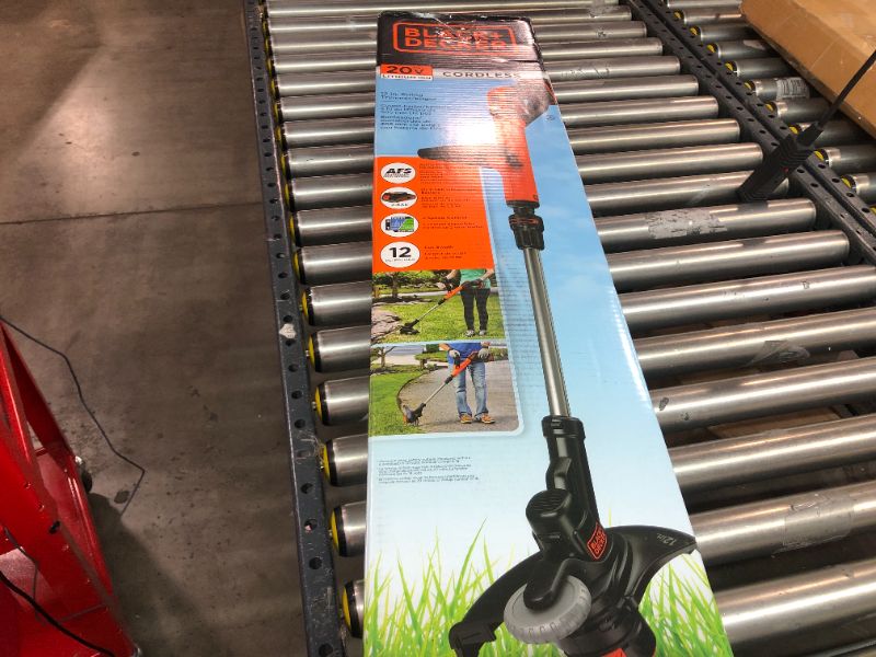 Photo 3 of BLACK & DECKER LST522 20V MAX 2 SPEED STRING TRIMMER
