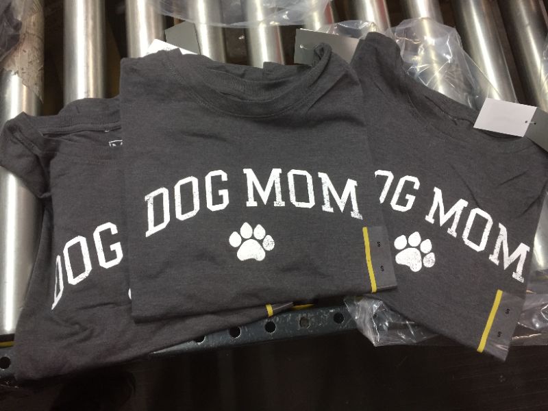 Photo 2 of  3 pcs Women' Dog Mom Hort Leeve Graphic T-hirt - size s
