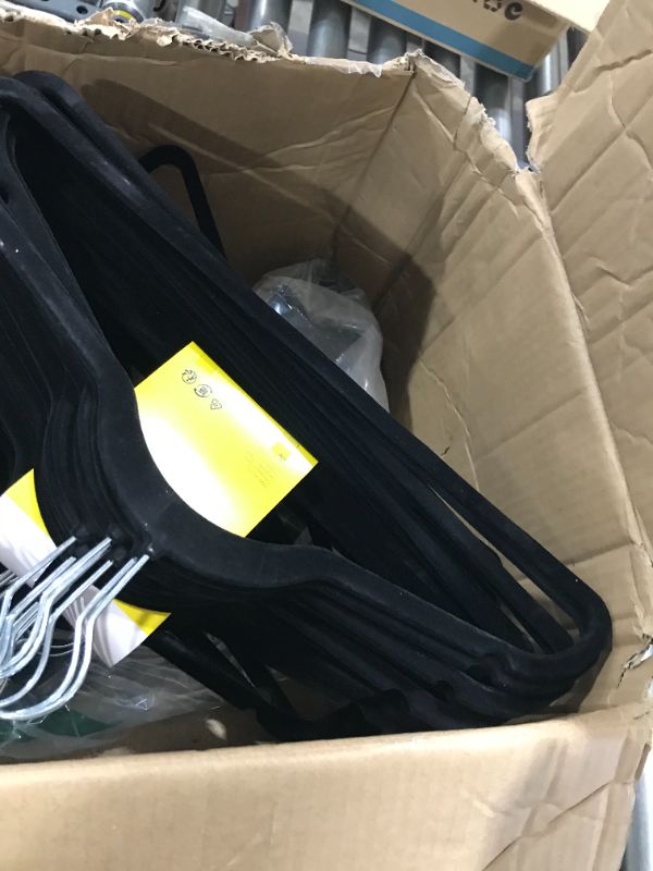 Photo 2 of AMAZONBASICS 50pc Velvet Hangars