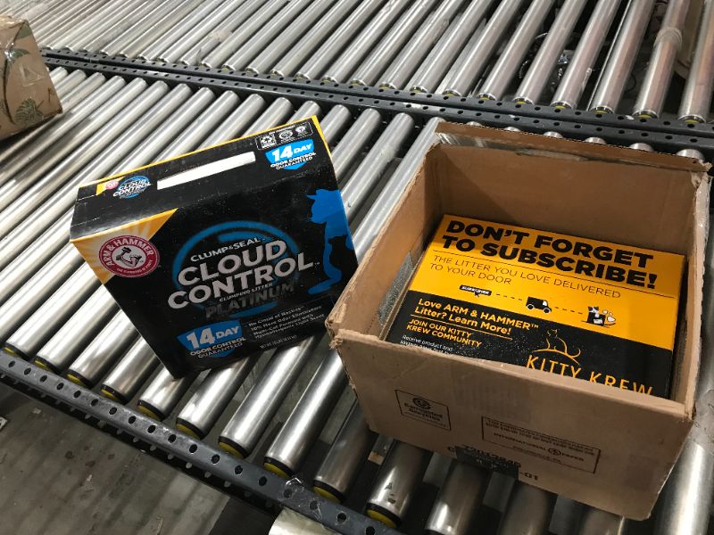 Photo 1 of Arm & Hammer Cloud Control Platinum Multi-Cat Clumping Cat Litter with Hypoallergenic Light Scent, 14 Days of Odor Control, 18 lbs--- 2 pack
