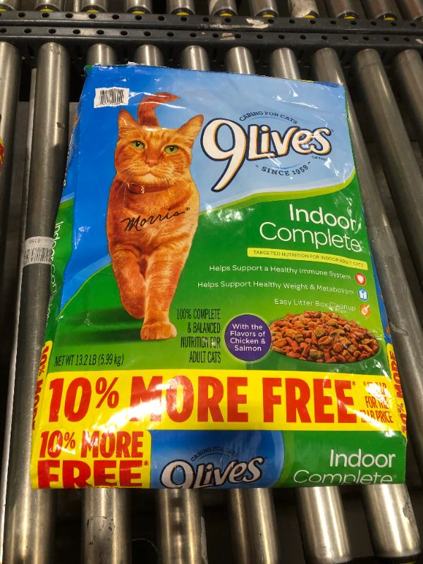 Photo 2 of 9 Lives Indoor Complete with Chicken & Salmon Flavor Dry Cat Food, 13.2-lb Bag - BEST BY 04/03/2022
