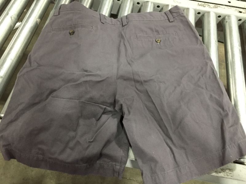 Photo 3 of Amazon Essentials Men's shorts size 38
