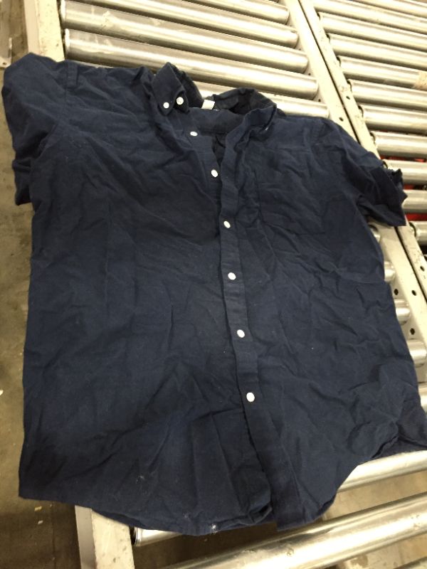 Photo 2 of Amazon Essentials Men's Regular-Fit Short-Sleeve Pocket Oxford Shirt XL
