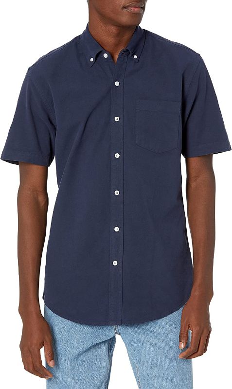Photo 1 of Amazon Essentials Men's Regular-Fit Short-Sleeve Pocket Oxford Shirt XL

