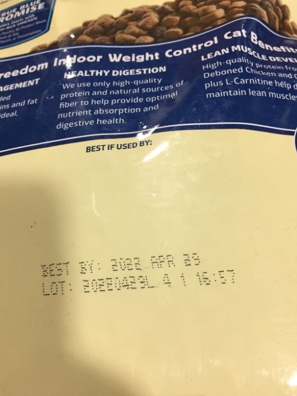 Photo 1 of Blue Buffalo Freedom Grain Free Natural Indoor Weight Control Adult Dry Cat Food, Chicken 11-lb
