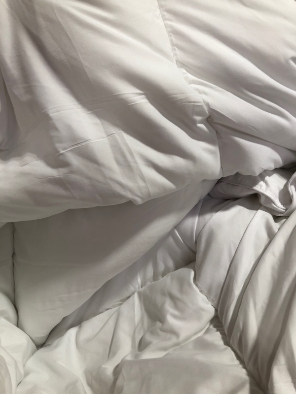 Photo 3 of Amazon Basics Down Alternative Bedding Comforter Duvet Insert - Full / Queen, White, All-Season
