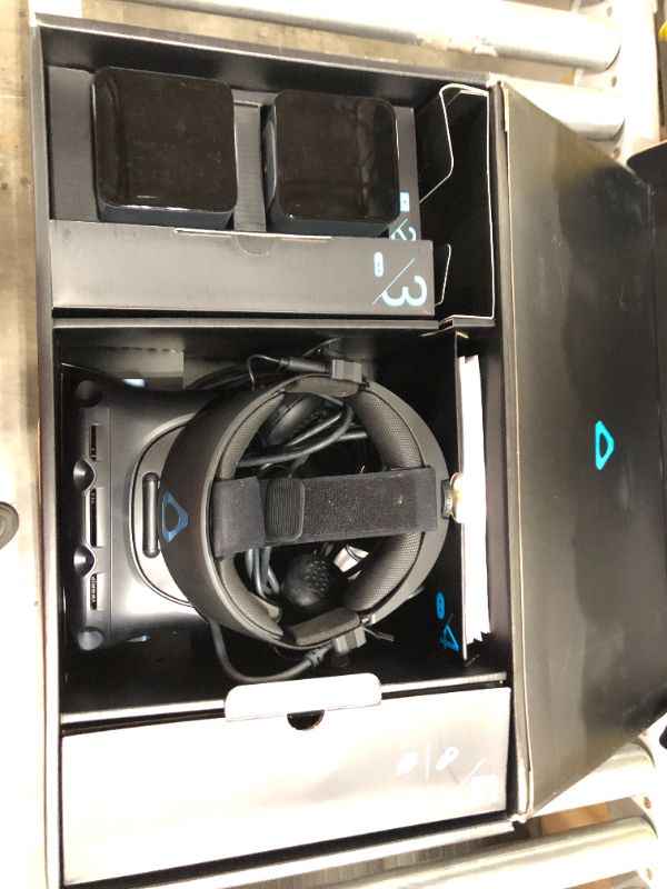 Photo 4 of HTC Vive Cosmos Elite VR Headset