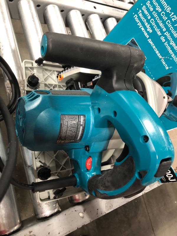 Photo 5 of Makita SP6000J 6-1/2 Inch Plunge Circular Saw