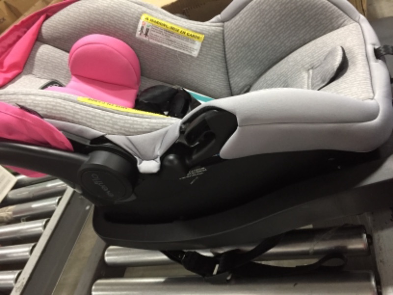 Photo 3 of Evenflo LiteMax Infant Car Seat
