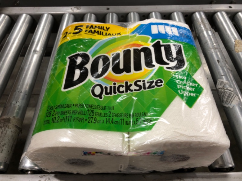 Photo 3 of Bounty Quick Size Paper Towels, White, 4 Packs Of 2 Family Rolls = 8 Family Rolls
