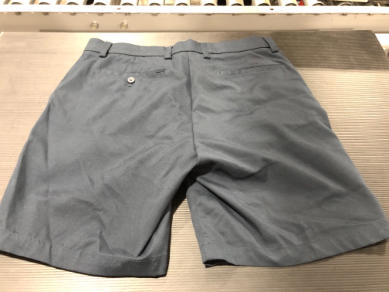 Photo 4 of Amazon Essentials Men's Classic-Fit 9" Short
SIZE 33. PRIOR USE.