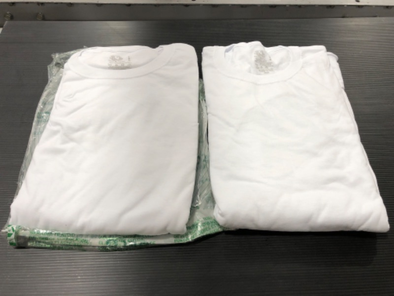 Photo 2 of Fruit of the Loom Men's Eversoft Cotton Crew T-Shirt. WHITE SIZE LARGE.
PACK OF 8. NEW OPEN PACKAGE.