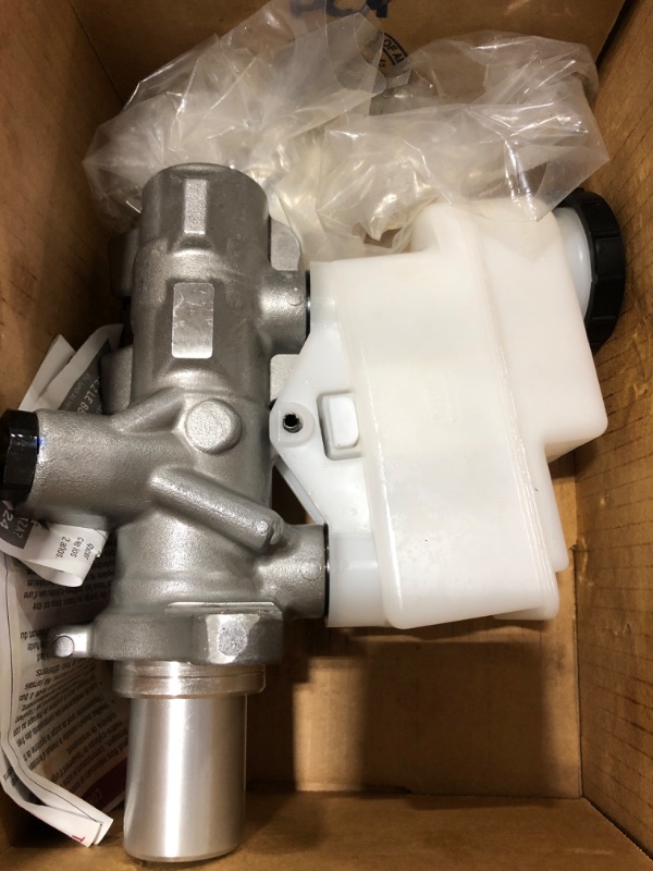 Photo 4 of Cardone 13-3910 New Brake Master Cylinder
OPEN BOX. 