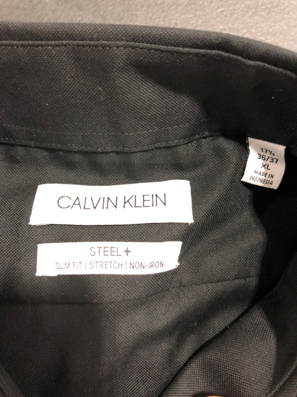 Photo 4 of Calvin Klein Men's Dress Shirt Slim Fit Non-iron Herringbone
SIZE 17.5 36/37 XL. NEW. 