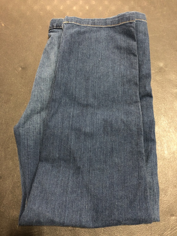 Photo 3 of Carhartt Men's Rugged Flex Relaxed Fit Utility Jean
SIZE 44 X 34 REGULAR. NEW WITH TAGS. 