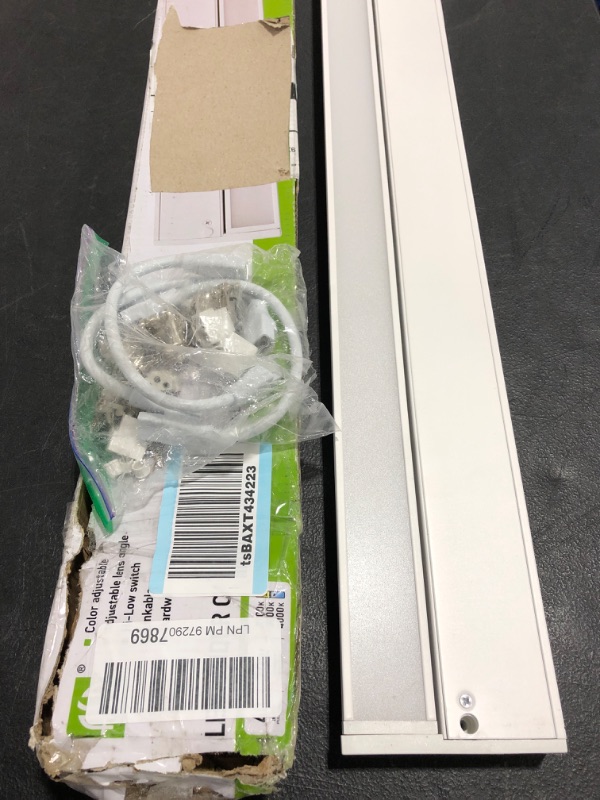 Photo 2 of ASD LED Swivel Under Cabinet Lighting, 40 Inch, Dimmable, Hardwired or Plug-in Installation, 3 Color Levels - 2700K/3000K/4000K, Rotatable Lens, Linkable, ETL & Energy Star, White Finish
PRIOR USE. UNTESTED.