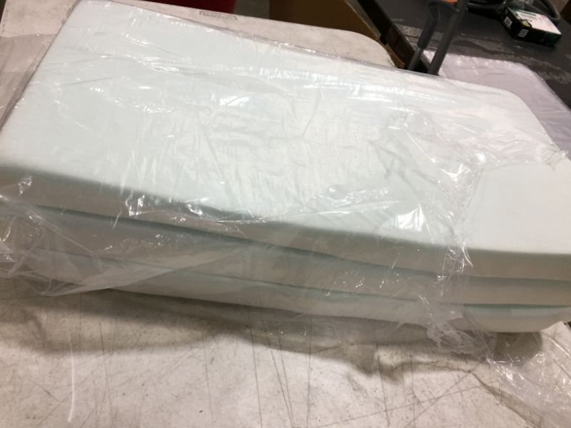 Photo 2 of BABY MATTRESS FIRM OR COOLING 12.5 X 25 3 PACK 
9+MONHTS 