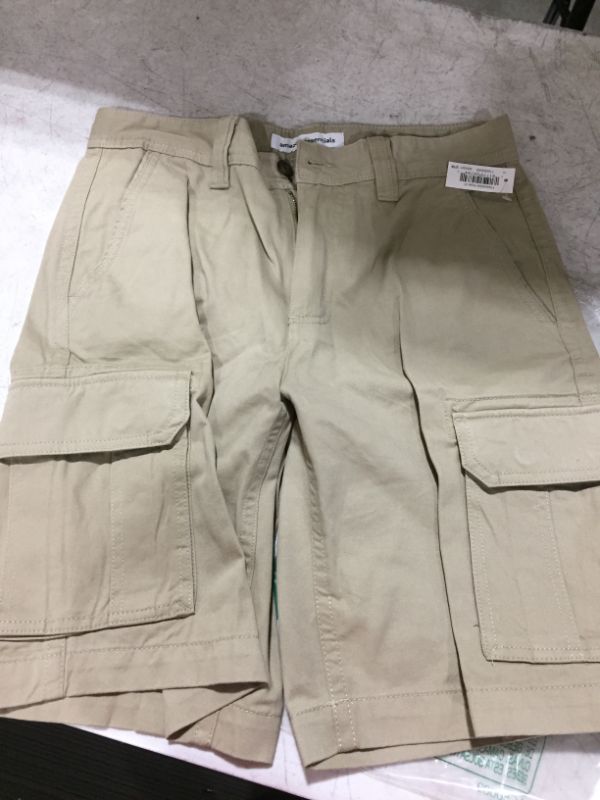 Photo 2 of Amazon Essentials Men's Classic-Fit 10” Cargo Short size 31