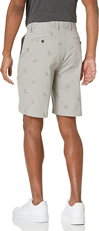 Photo 2 of Amazon Essentials Men's Classic-Fit 9" Short - size 30