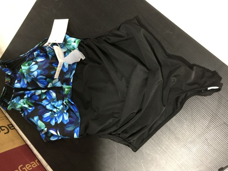 Photo 1 of WOMEN'S 1 PECE BATHING SUIT XL