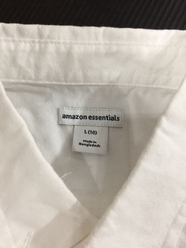 Photo 3 of Amazon Essentials Boys' Uniform Long-Sleeve Woven Oxford Button-Down Shirts
