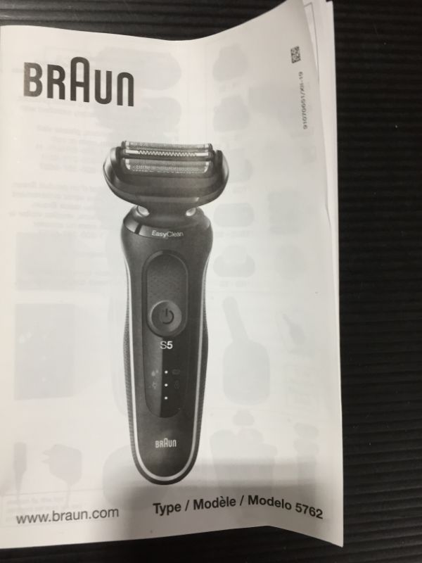 Photo 4 of Braun Series 5 5018s Men S Wet Dry Electric Shaver with Charging Stand
