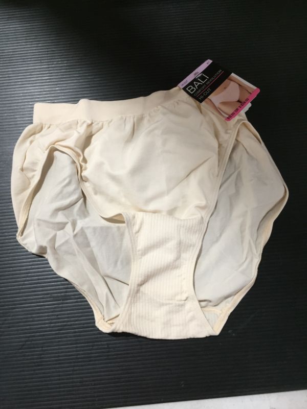 Photo 2 of Bali Women's Comfort Revolution Seamless Hi-Cut 6/7
