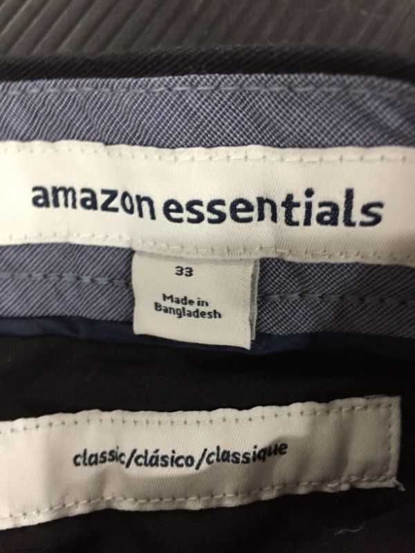Photo 3 of Amazon Essentials Men's Classic-Fit 9" Short
