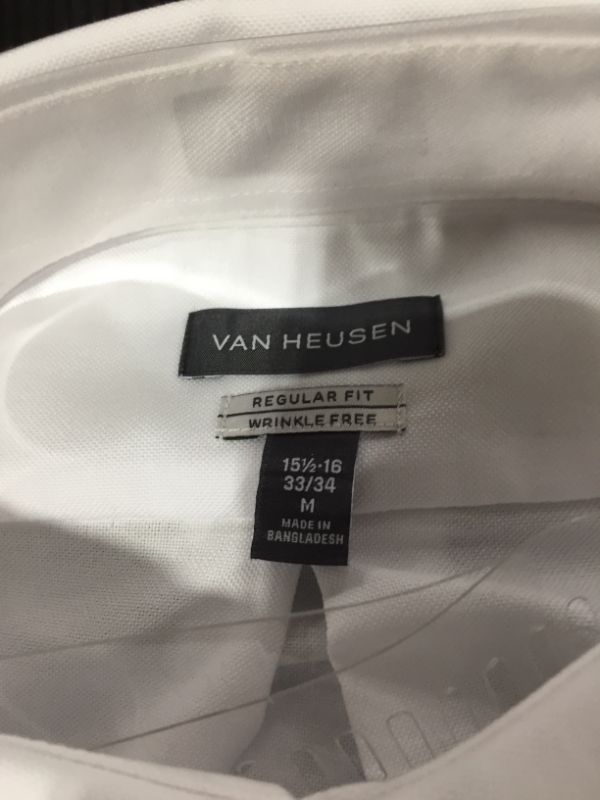 Photo 3 of Van Heusen Men's Dress Shirt Regular Fit Poplin Solid
MEDIUM
15 1/2 - 16 
33/34