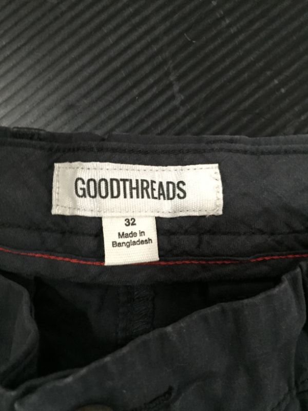 Photo 1 of Goodthreads Men's 7" Inseam Flat-Front Stretch Chino Short, Black, 32
