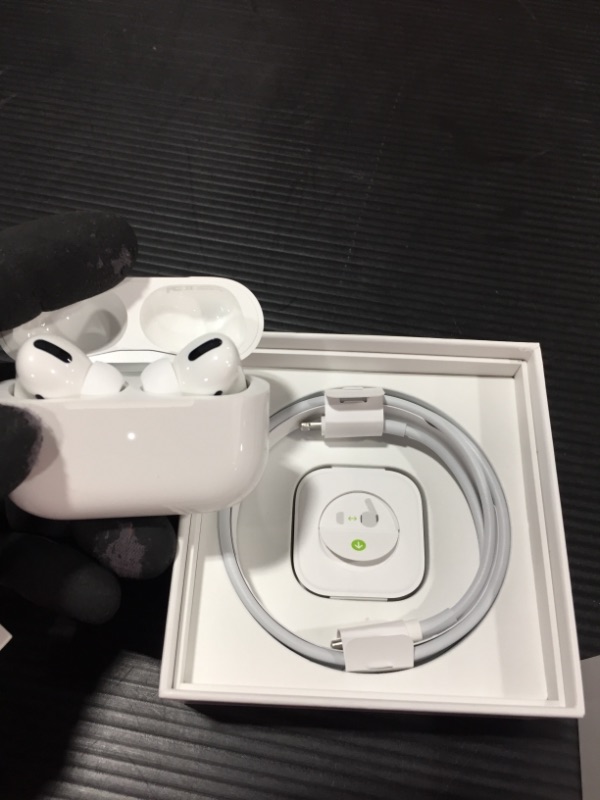 Photo 2 of Apple AirPods Pro
