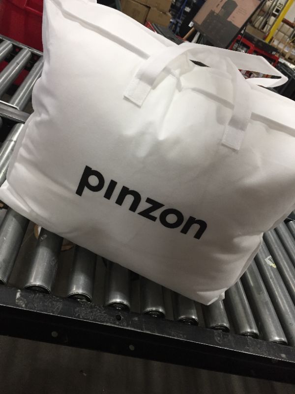 Photo 3 of Amazon Brand - Pinzon All-Season Down Alternative Comforter with Duvet Tabs, White
QUEEN 