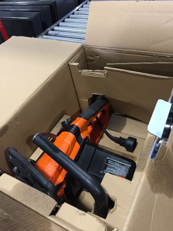 Photo 2 of BLACK+DECKER CS1518 15 Amp 18" Corded Chainsaw
