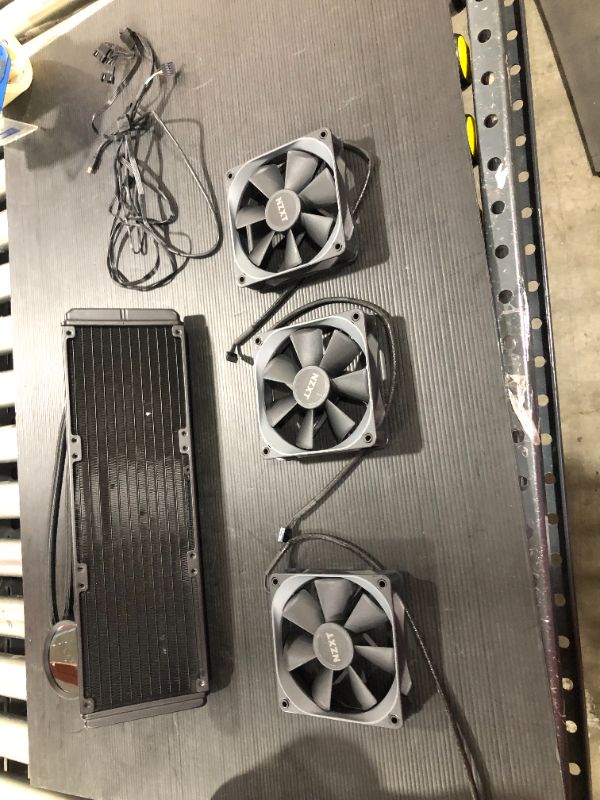 Photo 3 of NZXT Kraken  CPU Liquid Cooler - Customizable LCD Display -Radiator Fans (3 Included) UNKNOWN MODEL