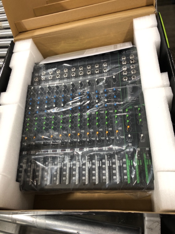 Photo 2 of Mackie ProFXv3 Series, 16-Channel Professional Effects Mixer with USB, Onyx Mic Preamps and GigFX effects engine - Unpowered (ProFX16v3)
