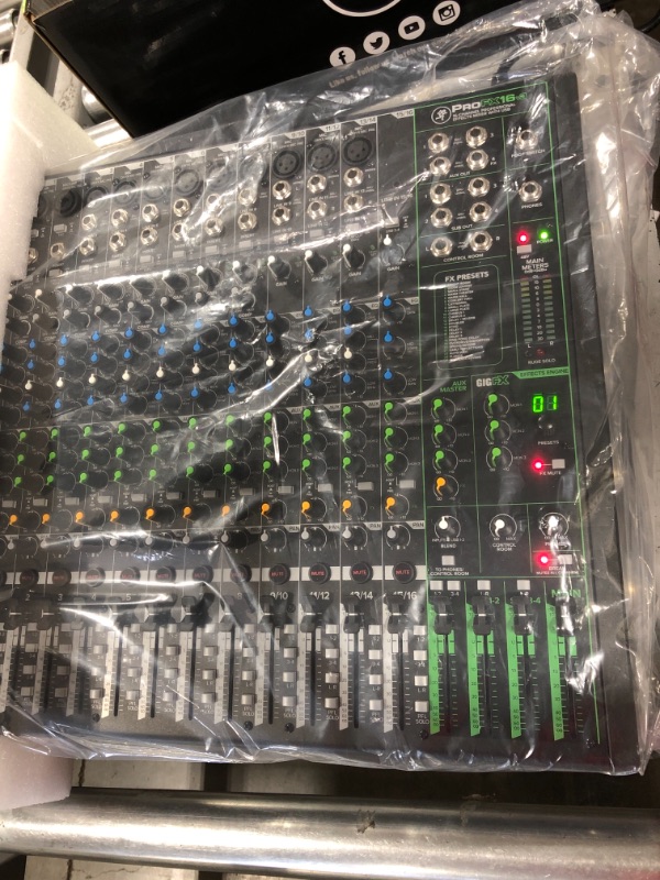 Photo 3 of Mackie ProFXv3 Series, 16-Channel Professional Effects Mixer with USB, Onyx Mic Preamps and GigFX effects engine - Unpowered (ProFX16v3)
